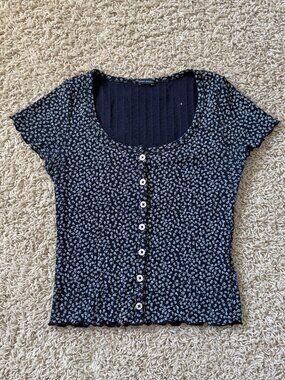 Brandy Melville Blue Floral Zelly Top Button-Front Navy White